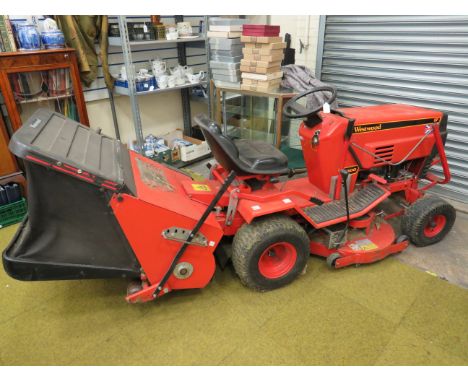 Westwood T1300 petrol engine sit on mower with huge grassbox.  It has the 13HP Diamond Plus Briggs &amp; Stratton Engine. Bar