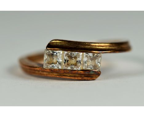 9ct Yellow gold CZ set Trilogy ring.  Finger size 'J-5'  1.8g