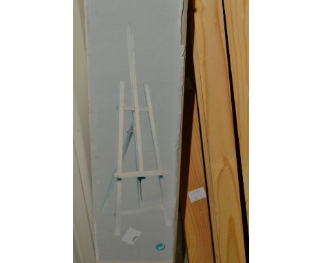A contemporary boxed artists easel 