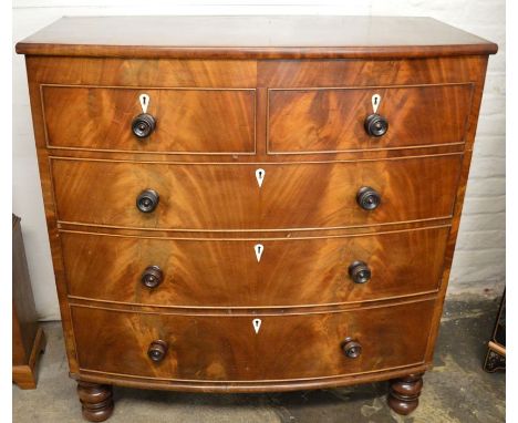 Victorian bow fronted mahogany veneer chest of drawers Ht 116cm L 110cm D 55cm