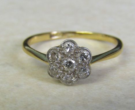 9ct gold (minimum - hallmarked indistinguishable) and platinum diamond daisy ring size O/P weight 2.1 g (diameter of daisy 7 