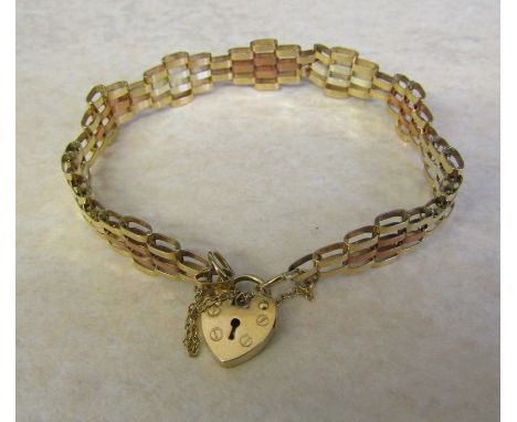 9ct three colour gold gate bracelet and padlock, weight 6.5 g