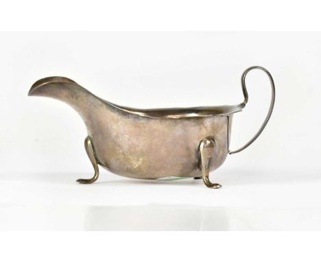 VINERS; a George V hallmarked silver sauce boat, Sheffield 1934, approx 3.52ozt.