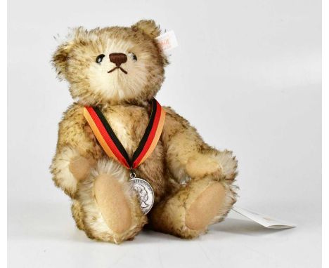 STEIFF; a German collectors' bear 'Deutschlandbar 2002 Touristenbaer', no. EAN671135, height 38cm, limited edition no.02331, 