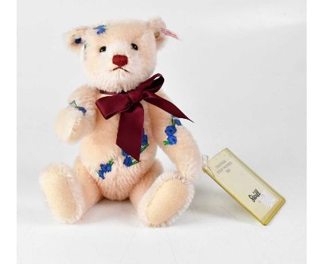 STEIFF; a German collectors' bear 'Summer 2008', no. EAN656620, 'Teddybär Sommer 2008', height 26cm, limited edition no.00862