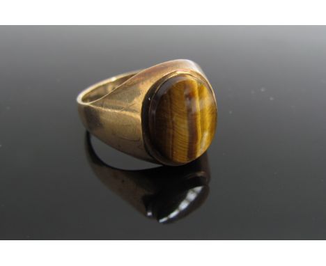 A 9ct gold ring with oval tigers eye. Size R, 4.7g