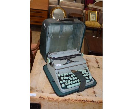 VINTAGE TRAVELLING TYPEWRITER