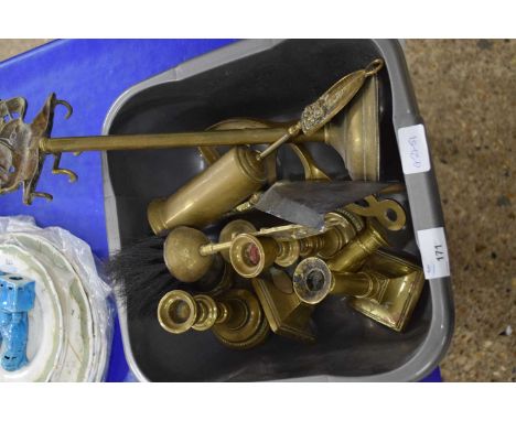 BOX OF MIXED BRASS WARES TO INCLUDE CANDLESTICKS, FIRE TOOLS, TRIVET ETC