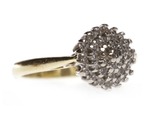 EIGHTEEN CARAT GOLD DIAMOND CLUSTER RINGthe round bezel set with round diamonds, size K, 4.2g