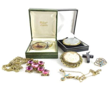 A quantity of vintage costume jewellery, to include an agate set and gilt metal framed oval brooch, a cameo brooch depicting 