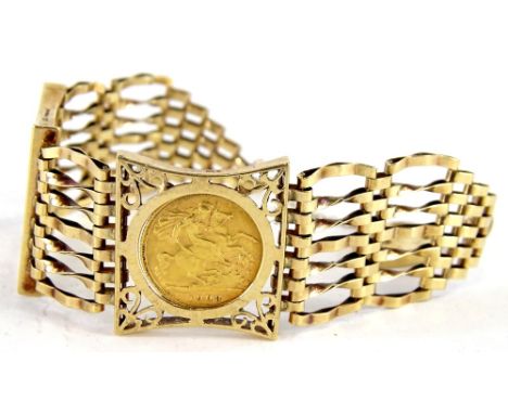 A half gold sovereign gate bracelet, the Edward VII half gold sovereign, dated 1903, in loose gate bracelet mount, the bracel