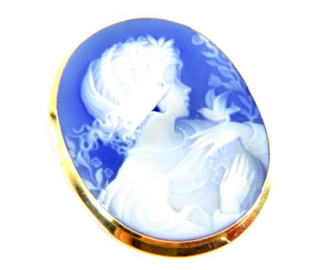 The De Simone portrait pendant/brooch, with central blue card cameo, with white raised relief figure of a lady with bird (AF)