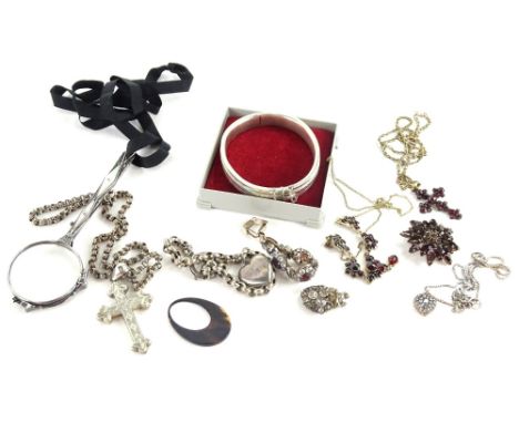 A quantity of vintage silver and other costume jewellery, to include a silver heart shaped bird bar brooch, a silver crucifix