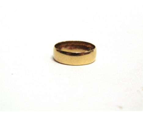 AN 18 CARAT GOLD WEDDING RING 4.6g gross