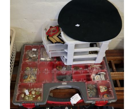 Collection of military buttons and cap badges, lapels, vintage badges etc. (B.P. 24% incl. VAT)