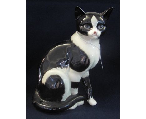 Large West German Goebel fireside black and white cat.(B.P. 24% incl. VAT) CONDITION REPORT: Approximately 28 cm high. No obv
