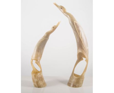 Two hunting horns, 26cm and smaller, and two carved horn birds, (4).