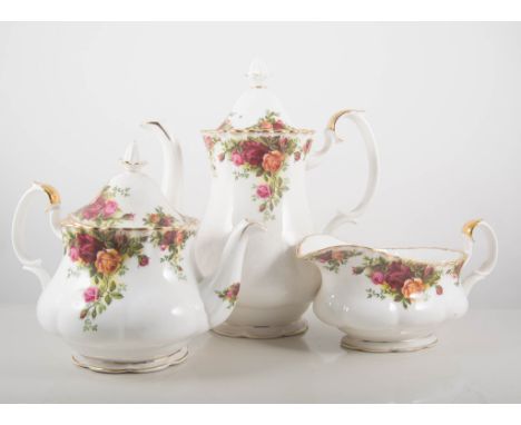 Royal Albert "Old Country Roses", tea/dinner service, comprising:
Twelve little bowls 13.5cm
Twelve big bowls 20.5cm
Twelve l