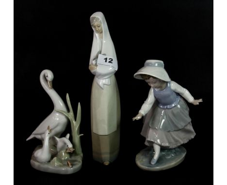 A Nao figure and two others, tallest H. 27cm.