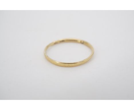 A Victorian 18ct gold wedding band, size R, 1.3g
