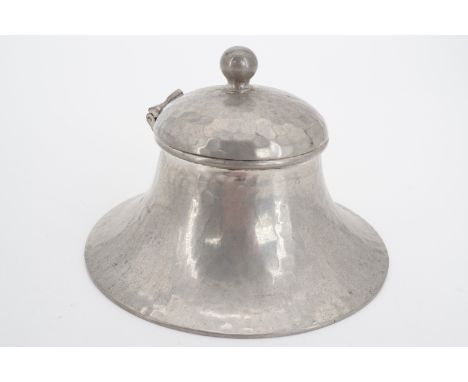 A Talbot pewter inkwell, 8 cm
