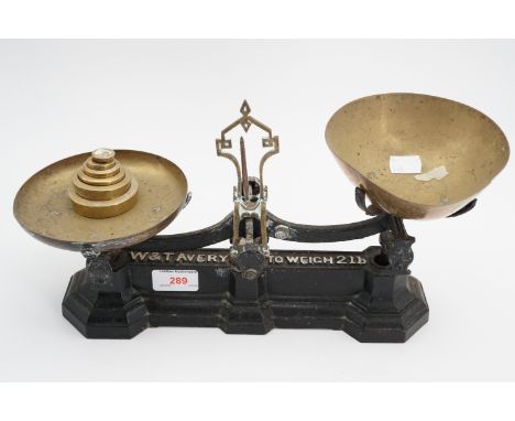 A set of Avery kitchen scales and weights 