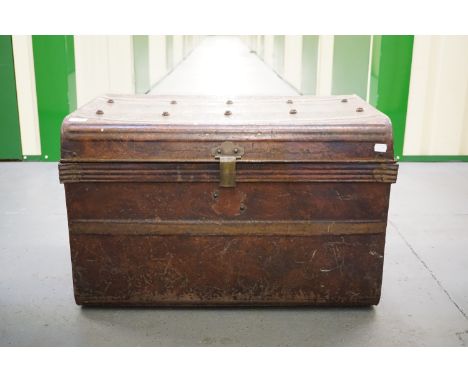 A tin trunk, 72 x 50 x 47 cm