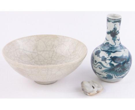 A Chinese white crackle glaze ceramic bowl, diameter 18.5cm, a Chinese blue and white porcelain dragon decorated vase, height