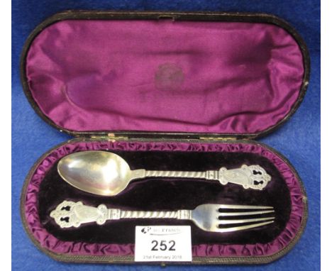Late 19th Century cased Christening set comprising: fork and spoon, engraved: April 15th, 1885, London hallmarks, 1883, in or