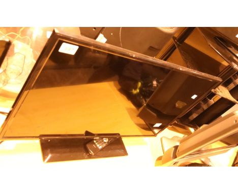 Logik 32" LED TV with remote. Not available for in-house P&PCondition Report: All electrical items in this lot have been PAT 