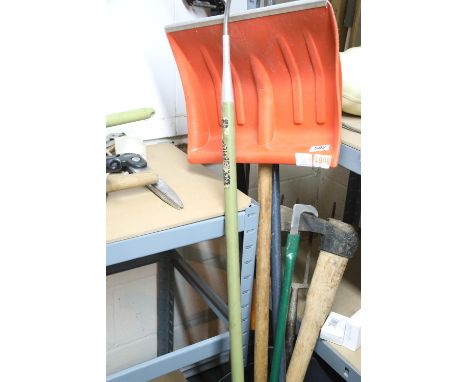 Quantity of mixed garden tools including rake, snow shovel, pick etc. Not available for in-house P&amp;P 