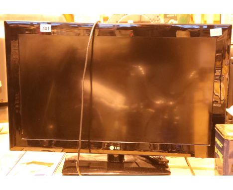 LG 32" LD450 TV with remote. Not available for in-house P&PCondition Report: All electrical items in this lot have been PAT t