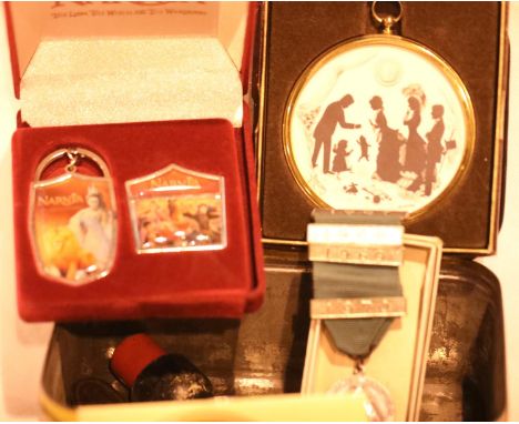 Box of mixed collectables including enamel Arp badge. P&amp;P Group 1 (£14+VAT for the first lot and £1+VAT for subsequent lo