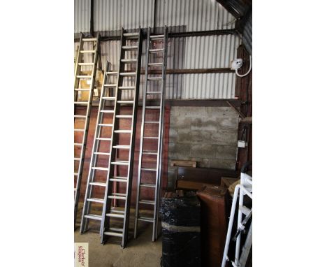 A light weight aluminium extending ladder
