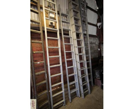 A light weight aluminium extending ladder