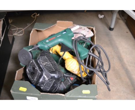 A Bosch glue gun; a Dewalt cordless drill; a McAllister cordless drill; a Parkside drill; a Bosch heat gun and a Parkside ele