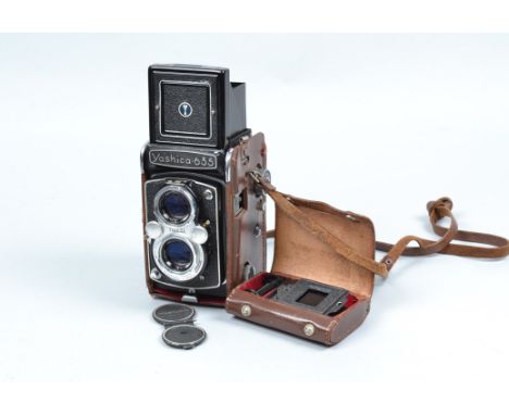 A Yashica 635 TLR Camera, serial no ST 1040470, shutter working, release button sticking sometimes, body G, with 80mm f/3.5 Y