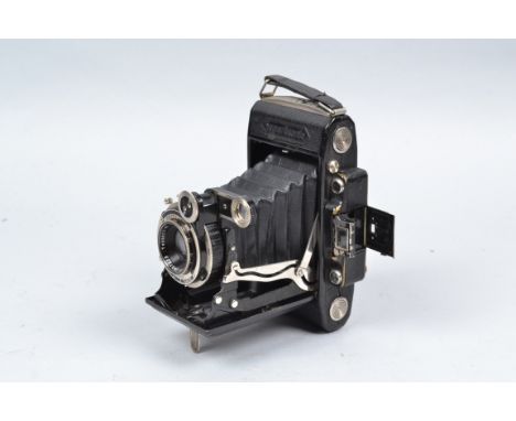 A Zeiss Ikon Super Ikonta 530/2 Rangefinder 6 x 9cm Folding Camera, mid 1930s, viewfinder rear standard does not stay upright