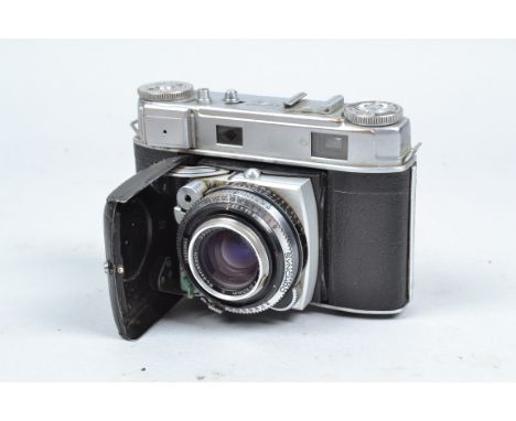 A Kodak Retina IIIc 35mm Folding Camera, serial no 626413, early type, body F, heavy wear to top plate, bubbling to back leat