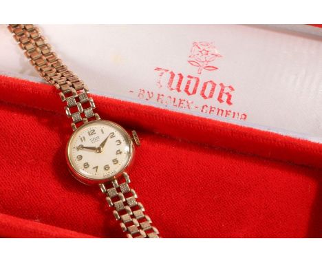 Tudor Royal ladies 9 carat gold wristwatch, the signed cream dial with Arabic markers and outer minutes track, manual wound, 