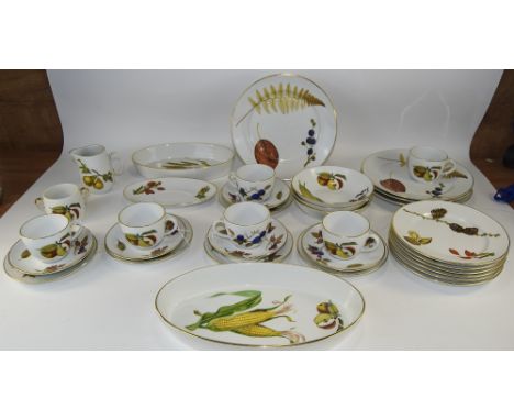 Royal Worcester 34 Piece Part Coffee and Dinner Service ' Wild Harvest ' Pattern. Comprises 4 Large Dinner Plates, 6 Medium S