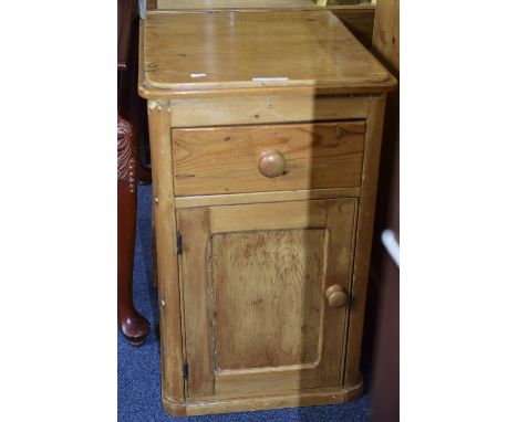 Early 20thC Adapted Pair Of Pine Bedside Cabinets Single Drawer Above Storage Unit With Single Shelf, Height 28 Inches, 17x18