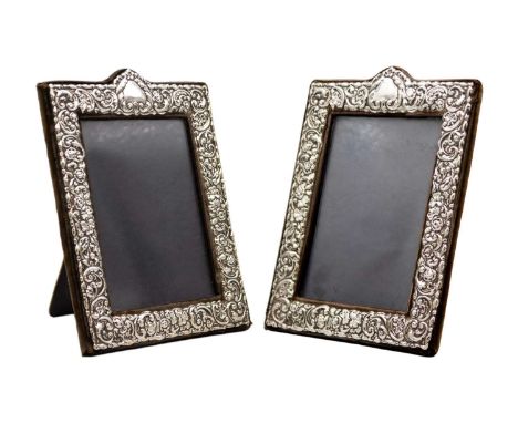 A pair of modern Victorian-style silver-mounted photograph frames by Keyford Frames Ltd. Of rectangular shape, floral embosse