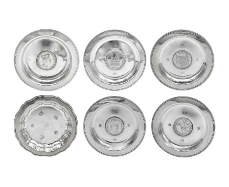 A modern silver set of six Queen Elizabeth II Silver Jubilee dishes. A 'Chippendale sweetheart' dish, Sheffield 1977, a 'Roya