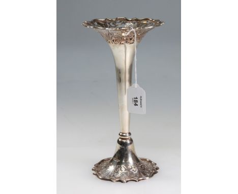 An Edwardian silver single tube trumpet epergne vase, with applied and pierced decorative piercing to the rim and foot, Sheff