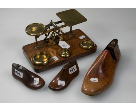 Parkins and Gotto, London, a set of Edwardian oak and brass postal scales and weights, together with a pair of child's shoe t