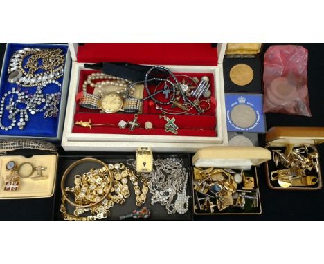 A collection of various costume jewellery to include Aston Villa Football Club pin badges, cufflinks, clip earrings, necklets