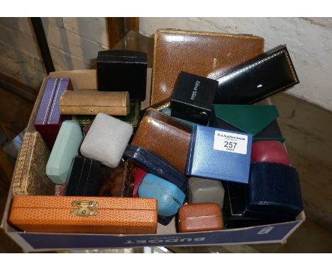 Quantity of old jewellery cases and ring boxes