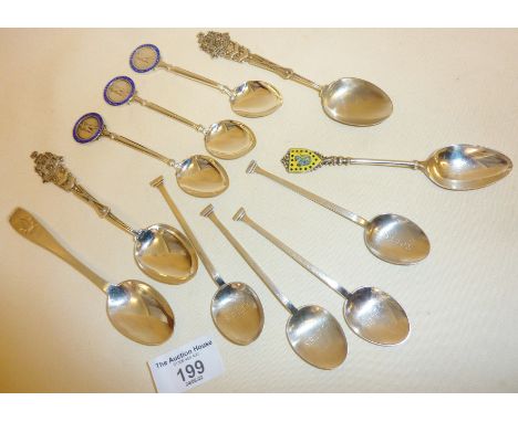 Assorted hallmarked silver (and some enamel) golfing and souvenir spoons. Combined weight approx. 153g.