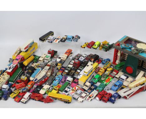 Matchbox - Hot Wheels - Corgi - A group of 100 plus unboxed vehicles and a Stingray base. Includes a Hot Wheels Redline Beach